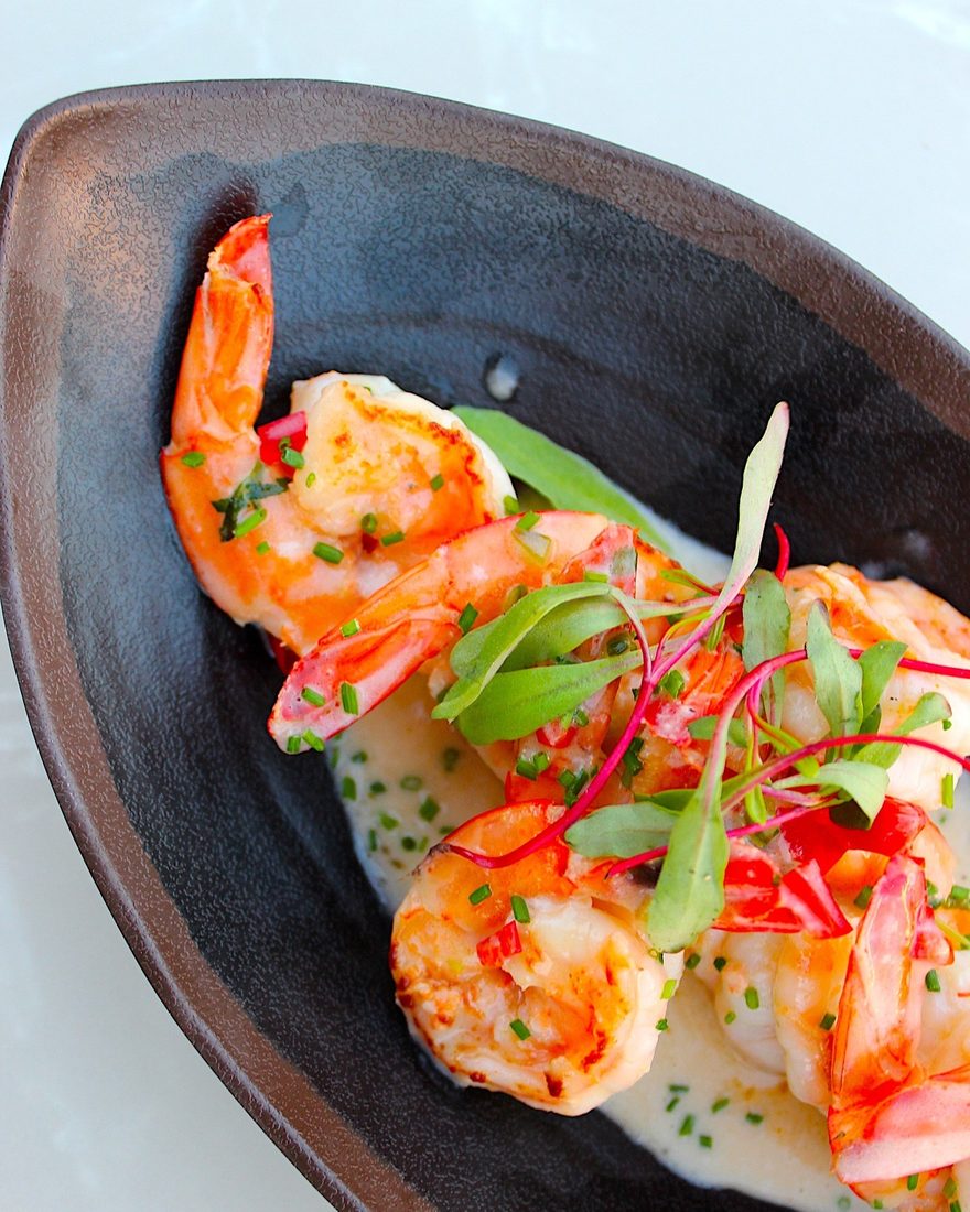 Gambas salteadas com rebentos frescos